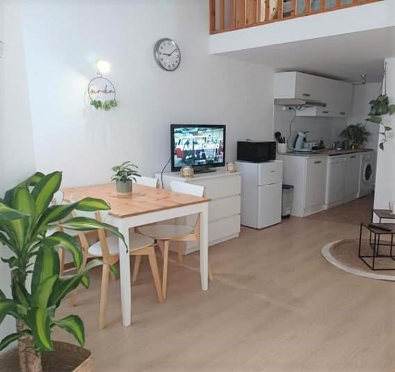 Duplex A La Gare Du Mans Bed & Breakfast เลอม็องส์ ภายนอก รูปภาพ